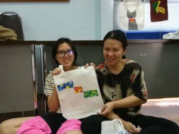 อาสาสมัครลงลายกระเป๋าผ้า เพื่อพัฒนาเด็กด้อยโอกาส  9 มิ.ย. 62 Painting Bag Volunteer to Support Child Development Center in Thailand June, 9, 19